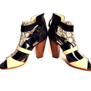 Guess GWBODEN Chunky Heel Sandal Size 10M